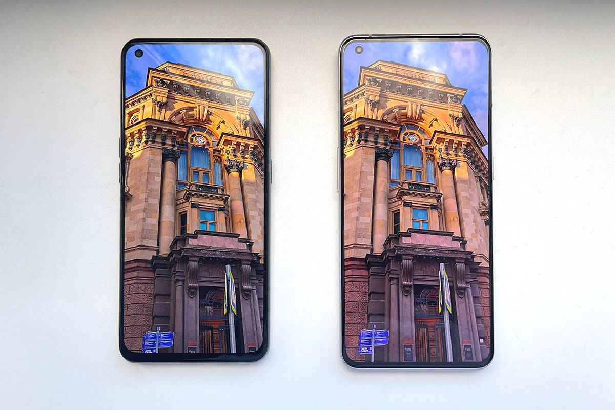 左边是Realme GT 5G（2021），右边是Realme GT2 Pro（2022）。 新智能手机更准确地呈现颜色，并且由于亮度增加，它不会显示来自窗口的反射。