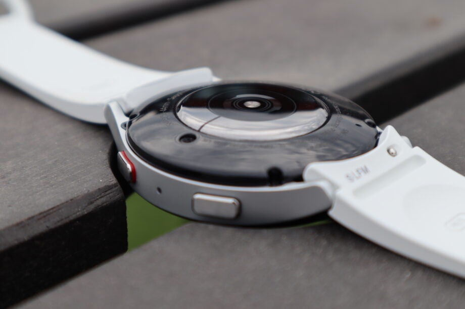 如何使用三星Galaxy Watch 5打开心电图-多听号