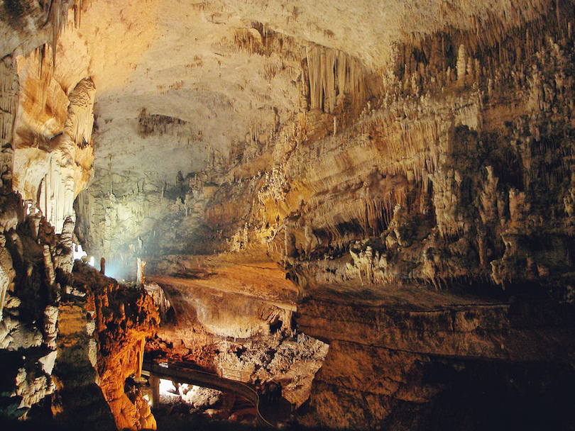 十大世界最大地下洞穴，最长2300英尺-多听号