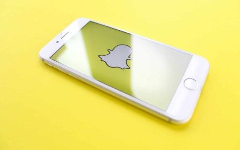 如何在iPhone的Snapchat中启用暗模式