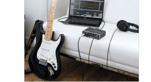 如何将电吉他连接到PC，5种将吉他连接到电脑方法