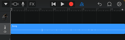 导入的歌曲拖到 GarageBand 中的第一首曲目下方