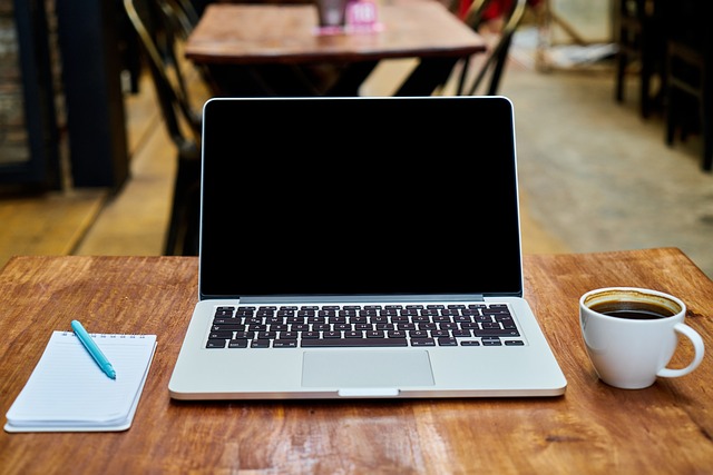 关闭盖子时如何防止MacBook休眠（保持开机状态）