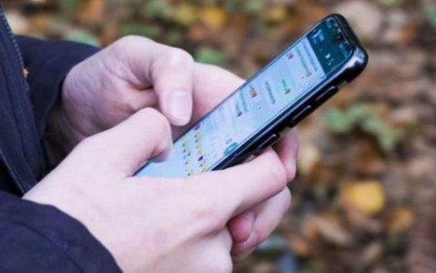 如何在不丢失标题的情况下转发WhatsApp图片