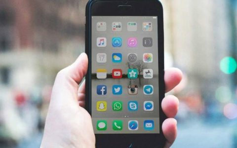 如果您的IPHONE自行重启该怎么办