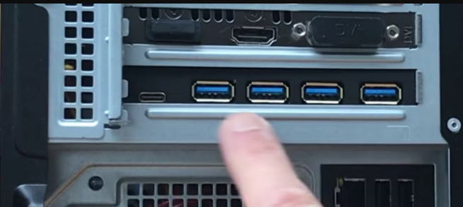 电脑主机背面的端口是什么（电脑后面都有插孔详解）