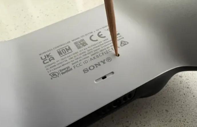 为什么需要重置PS5手柄？如何重置PS5控制器