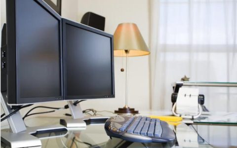 如何设置双显示器壁纸（win10双显示器设置不同壁纸方法）