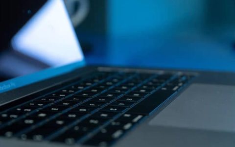 如何清洁苹果Mac电脑键盘（深度清洁MacBook键盘小妙招）