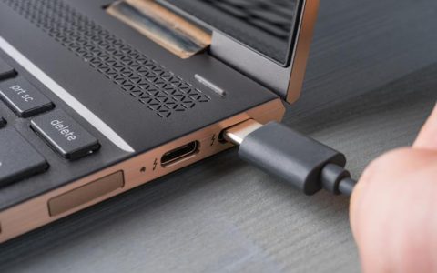 如何使用USB-C为笔记本电脑充电，分步指南
