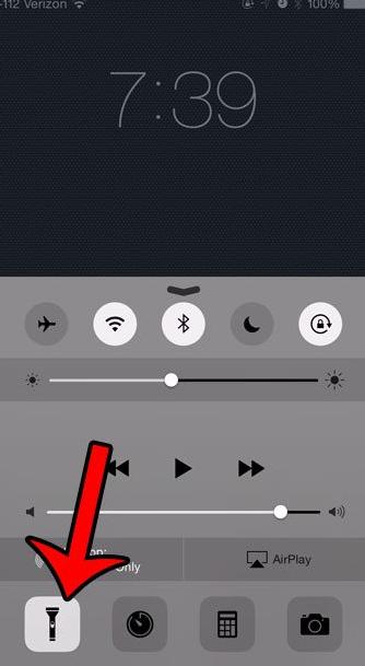 苹果手机14锁屏界面如何开启手电筒（方便省时）