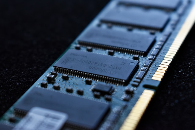电脑内存条是什么，电脑RAM及其重要性？